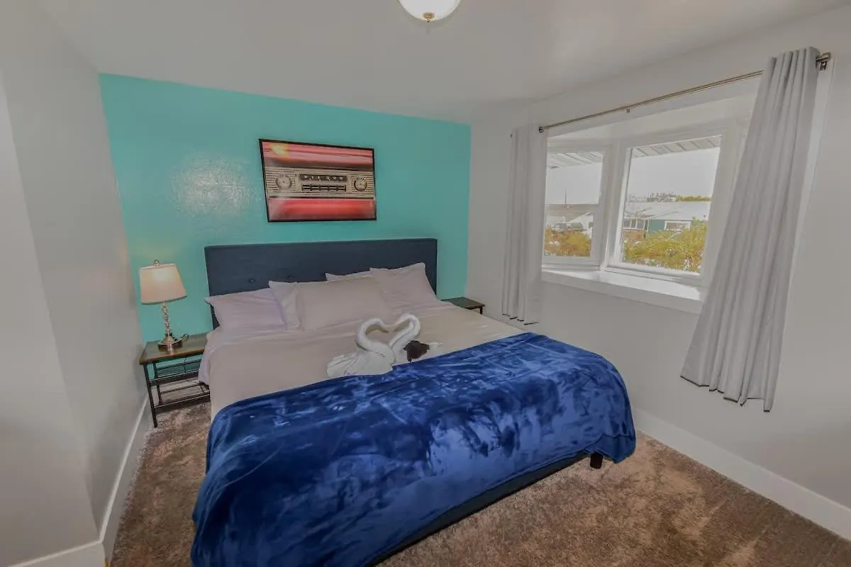 Holiday home Family Reno Retreat With King Beds And Large Yard Villa