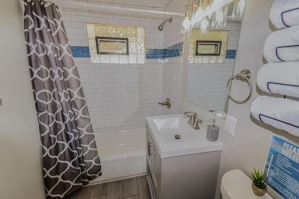 Family Reno Retreat With King Beds And Large Yard Villa Holiday home