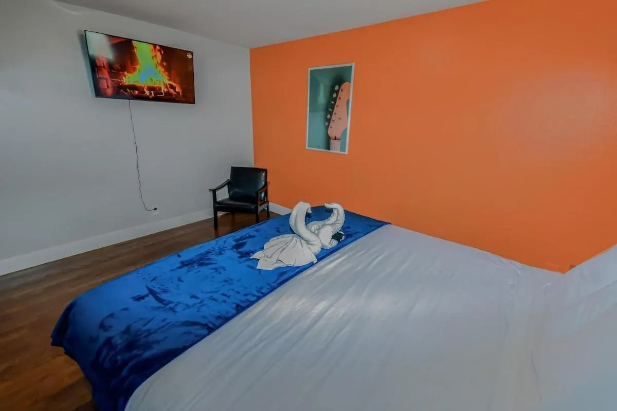 Holiday home Family Reno Retreat With King Beds And Large Yard Villa