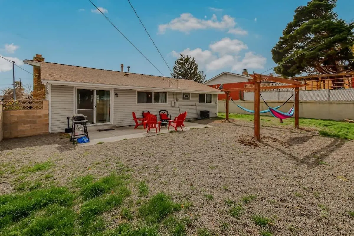 Holiday home Family Reno Retreat With King Beds And Large Yard Villa